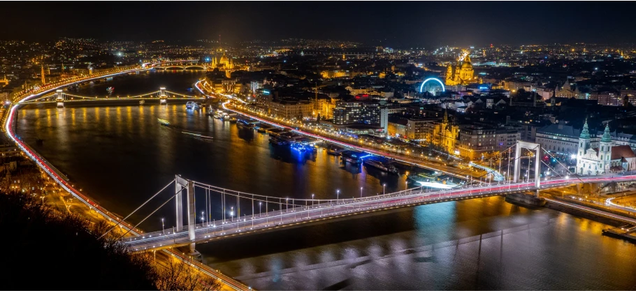 pr_mium_m_p910x416_3_1