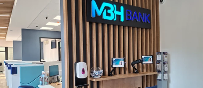 Bankfiókban, személyesen